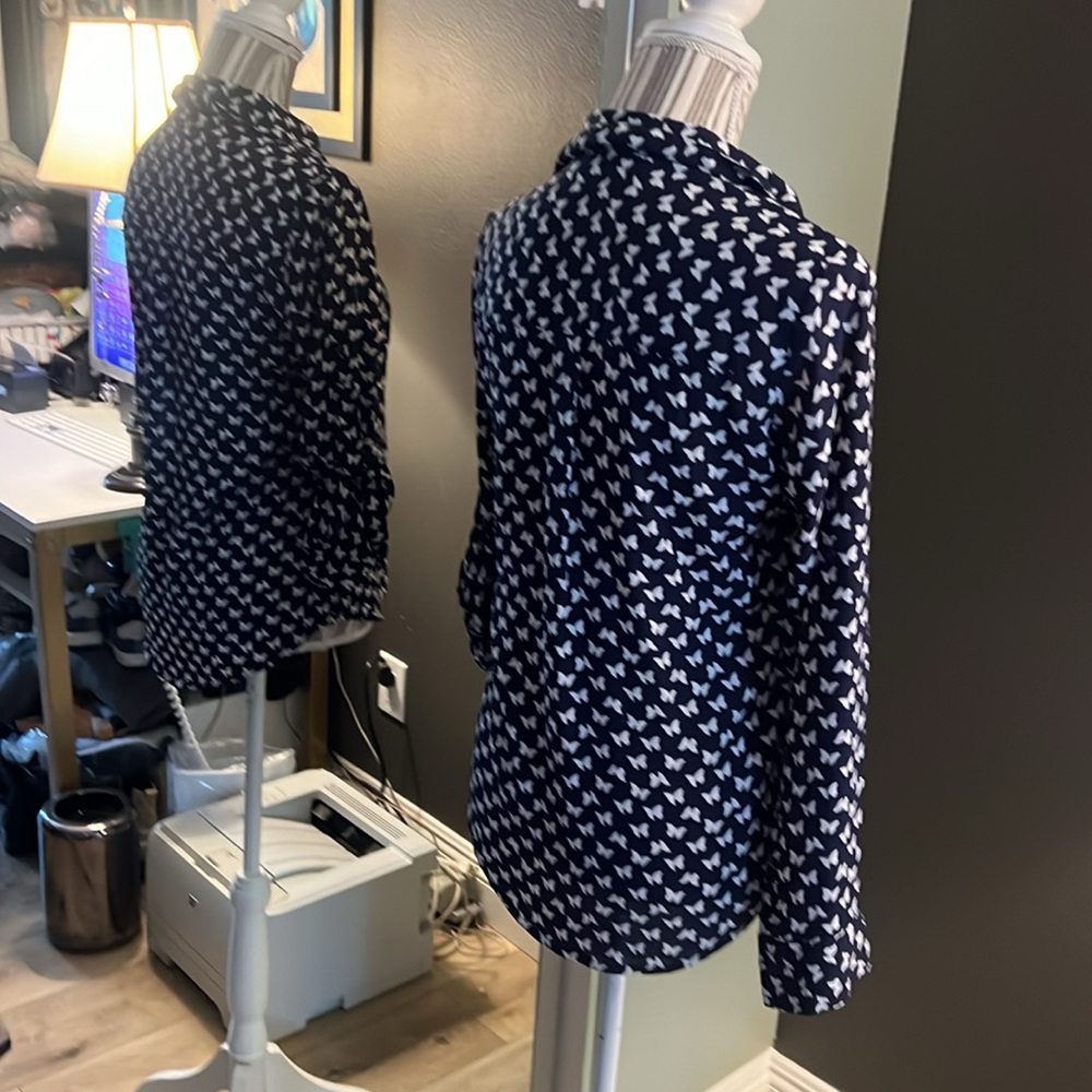 Express, the Portofino Shirt, XS, navy back with white butterflies - Picture 5 of 7